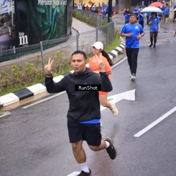 Runner Photo 7937058