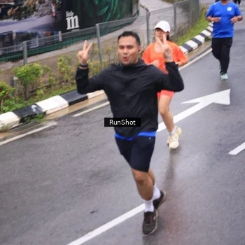 Runner Photo 7937061