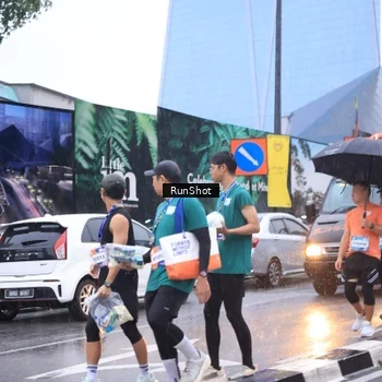 Runner Photo 7937062