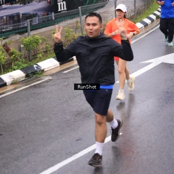 Runner Photo 7937063