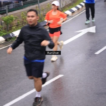 Runner Photo 7937064