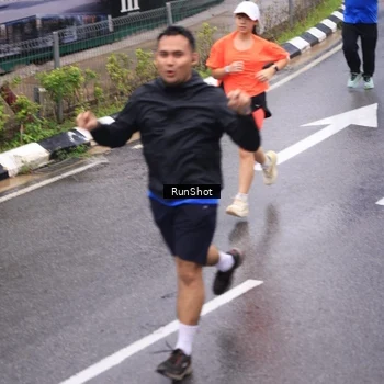 Runner Photo 7937073