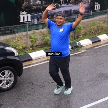 Runner Photo 7937098