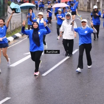 Runner Photo 7937117