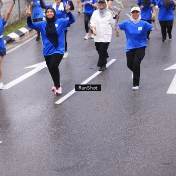 Runner Photo 7937118