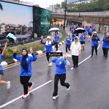 Runner Photo 7937133