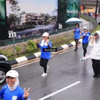 Runner Photo 7937146