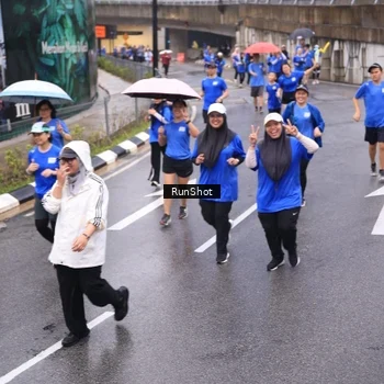 Runner Photo 7937158