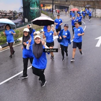 Runner Photo 7937179