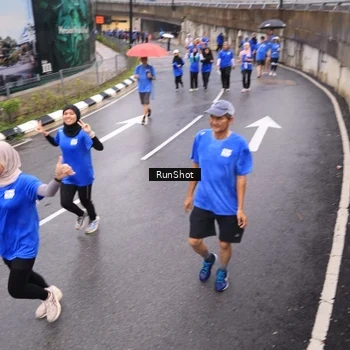 Runner Photo 7937244