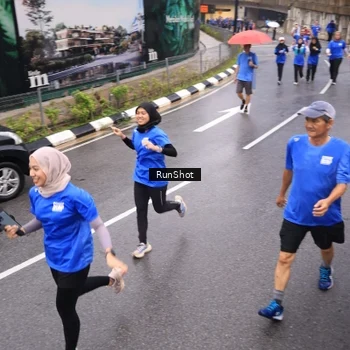 Runner Photo 7937264