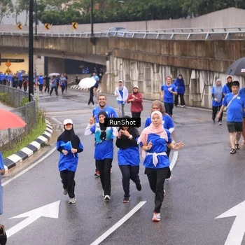 Runner Photo 7937265