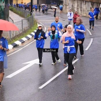 Runner Photo 7937273