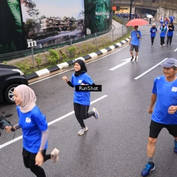 Runner Photo 7937274