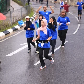 Runner Photo 7937275