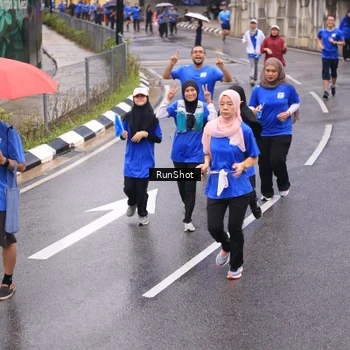 Runner Photo 7937276