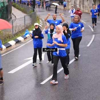 Runner Photo 7937277