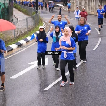 Runner Photo 7937278