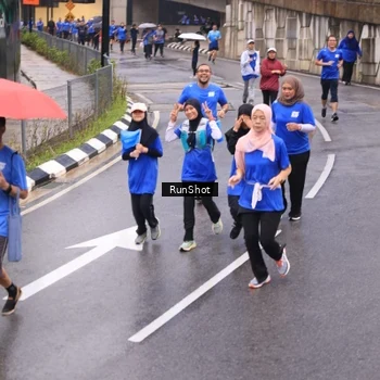 Runner Photo 7937288