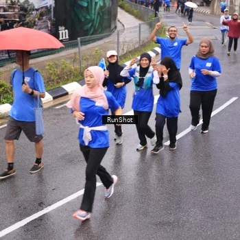Runner Photo 7937289