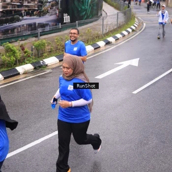 Runner Photo 7937308