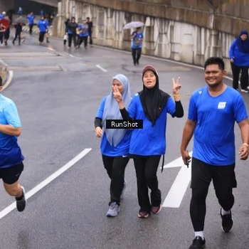 Runner Photo 7937389