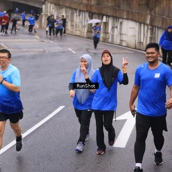 Runner Photo 7937391