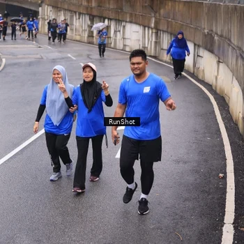 Runner Photo 7937396