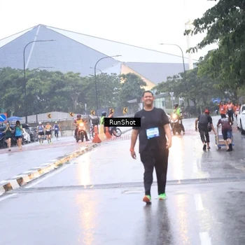 Runner Photo 7937452