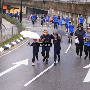 Runner Photo 7937479