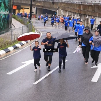 Runner Photo 7937491