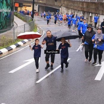 Runner Photo 7937493