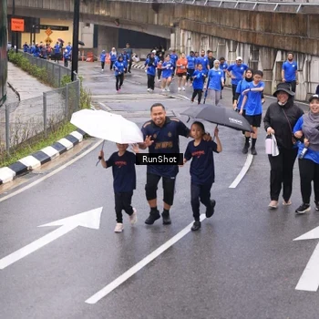 Runner Photo 7937496
