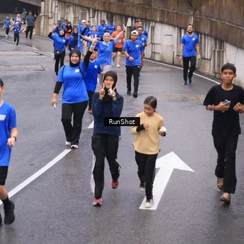 Runner Photo 7937550