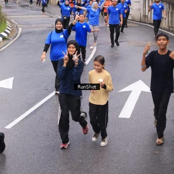 Runner Photo 7937563