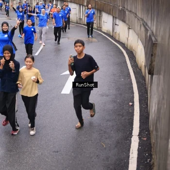 Runner Photo 7937566