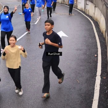Runner Photo 7937574