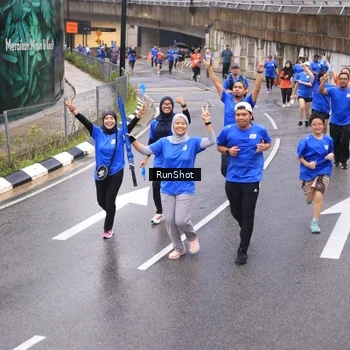 Runner Photo 7937611