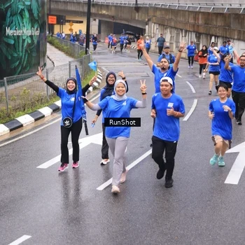 Runner Photo 7937612