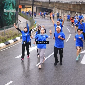 Runner Photo 7937613