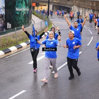 Runner Photo 7937615