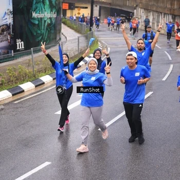 Runner Photo 7937617