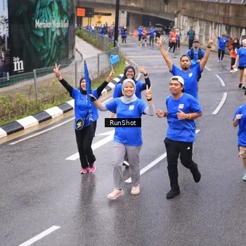Runner Photo 7937618