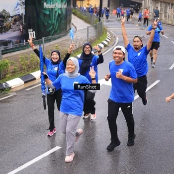 Runner Photo 7937624