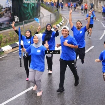 Runner Photo 7937636