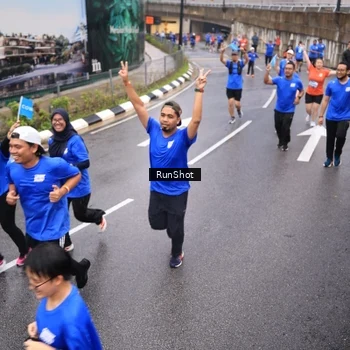 Runner Photo 7937639
