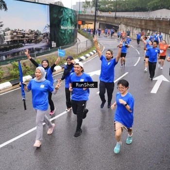 Runner Photo 7937640