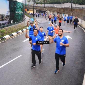Runner Photo 7937662