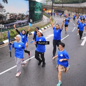 Runner Photo 7937667