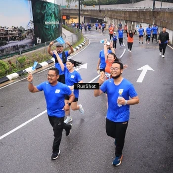 Runner Photo 7937671